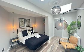 Modern Spacious Belfast City Stay Free Parking